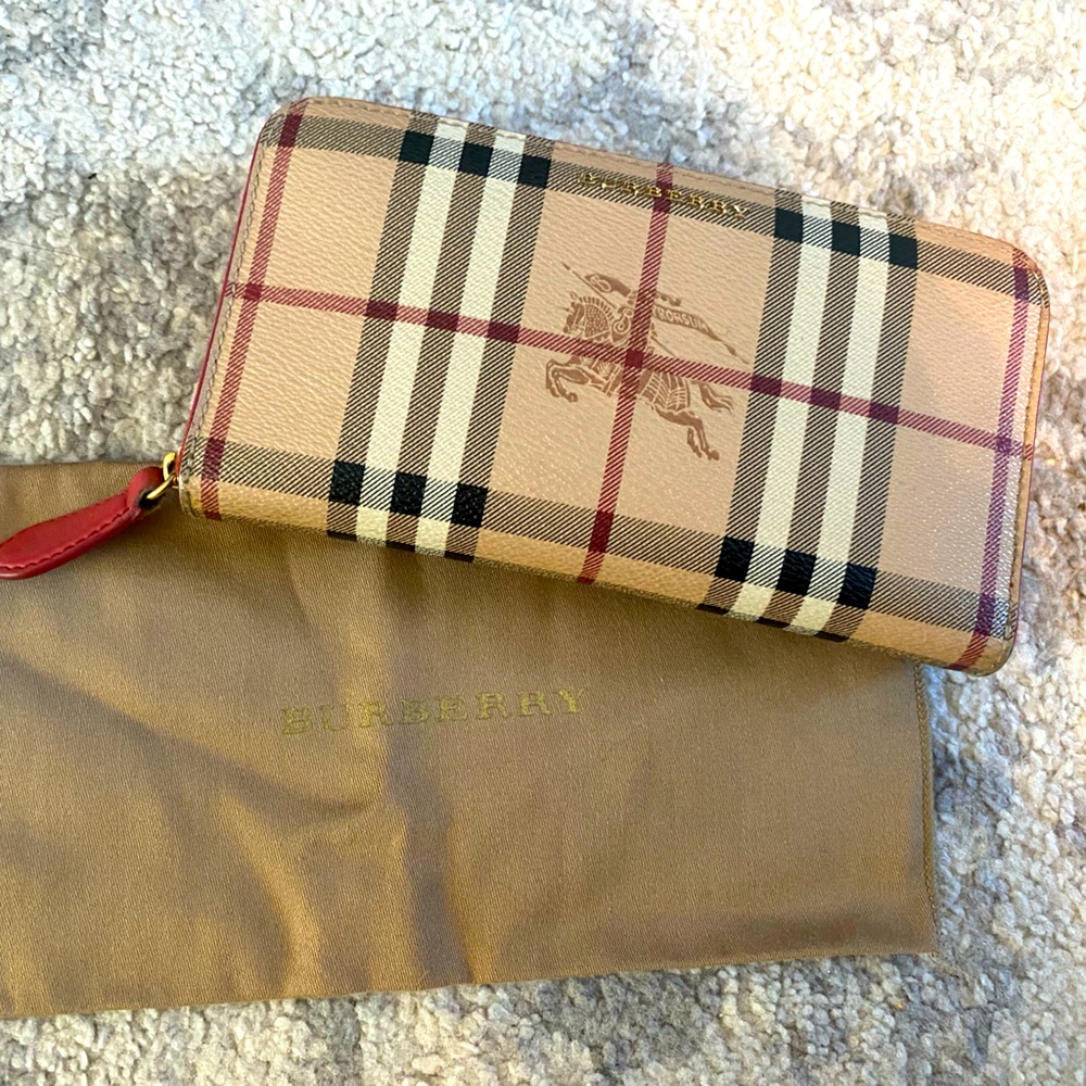 Burberry wallet/clutch zipper vintage check